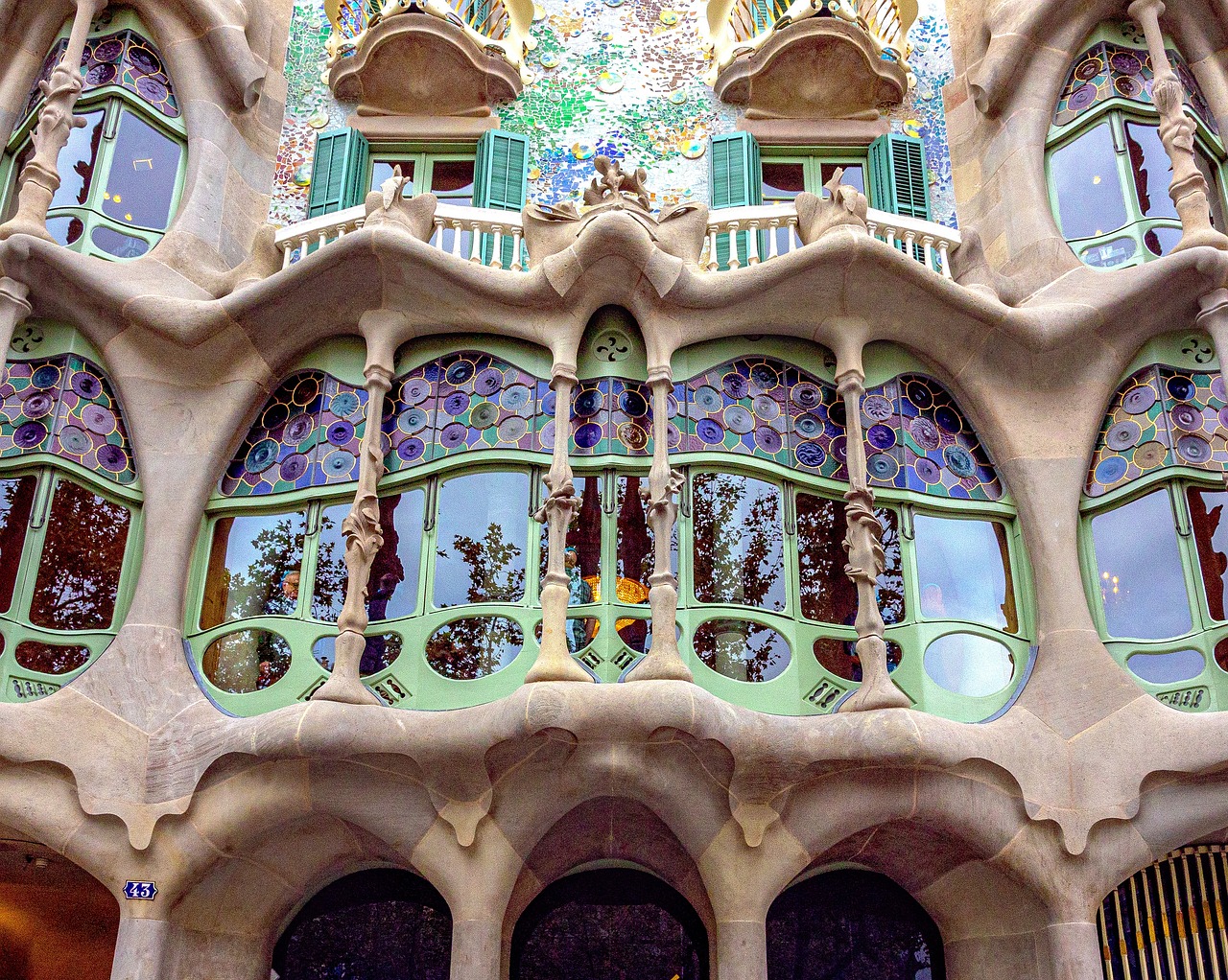 Explorando la arquitectura de Gaudí: un viaje para maravillarse y descubrir