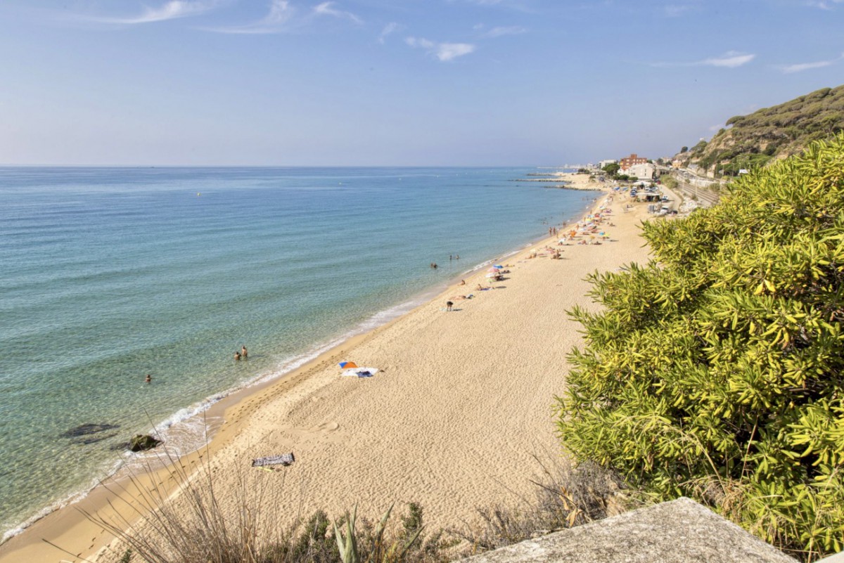 Playas Nudistas en Barcelona: Los mejores lugares para practicar naturismo