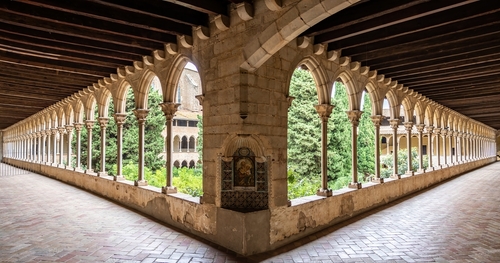 <p>Nestled in the heart of Pedralbes, Barcelona's most affluent district, lies the Royal Monastery of St Mary of Pedralbes. This magnificent architectural complex, rooted in history, is a testament to the grandeur of Catalan Gothic design and the region's rich cultural tapestry.</p>
