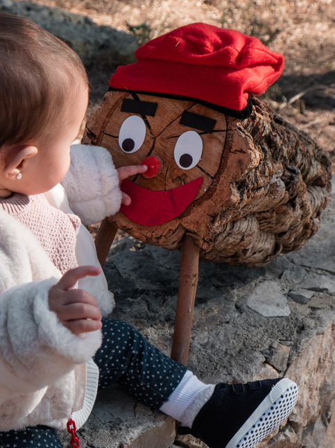 <p>En Cataluña, la Navidad está repleta de tradiciones únicas que combinan la religión, la familia y el folclore. A continuación, exploramos algunas de las más queridas y curiosas.</p>
