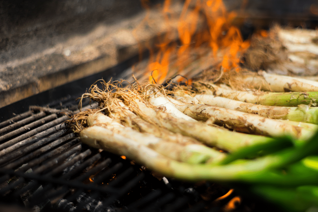 <p>The Calçot is a white onion grown in a very special way so that it is elongated, and that turns out to be one of the typical dishes of Catalan gastronomy.</p>
