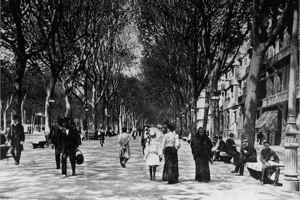 <p>Le quartier de l’Eixample à Barcelone est l’un des plus emblématiques et célèbres de la ville. Connu pour son design en quadrillage unique, ses larges boulevards et son architecture moderniste impressionnante, l’Eixample représente une combinaison harmonieuse de croissance historique et de vie moderne.</p>
