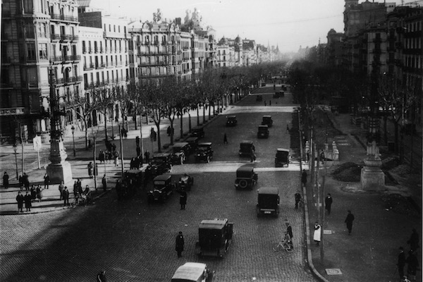 <p>Le quartier de l’Eixample à Barcelone est l’un des plus emblématiques et célèbres de la ville. Connu pour son design en quadrillage unique, ses larges boulevards et son architecture moderniste impressionnante, l’Eixample représente une combinaison harmonieuse de croissance historique et de vie moderne.</p>
