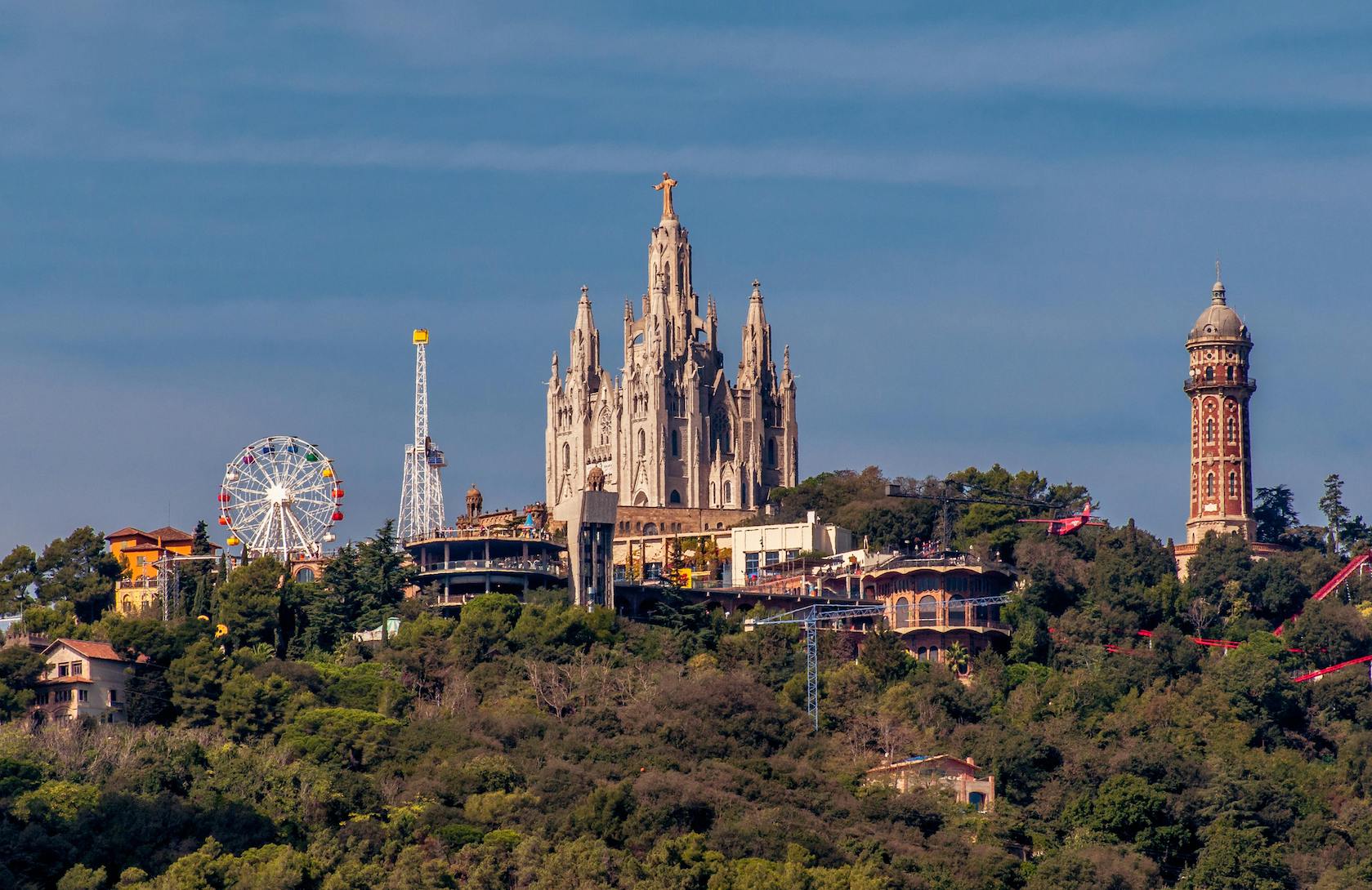 <p>The emblematic Tibidabo amusement park combines fun for all the family, a rich historical legacy and spectacular views of Barcelona.</p>
